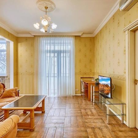 Apartment Near Bessarabsky Square เคียฟ ภายนอก รูปภาพ