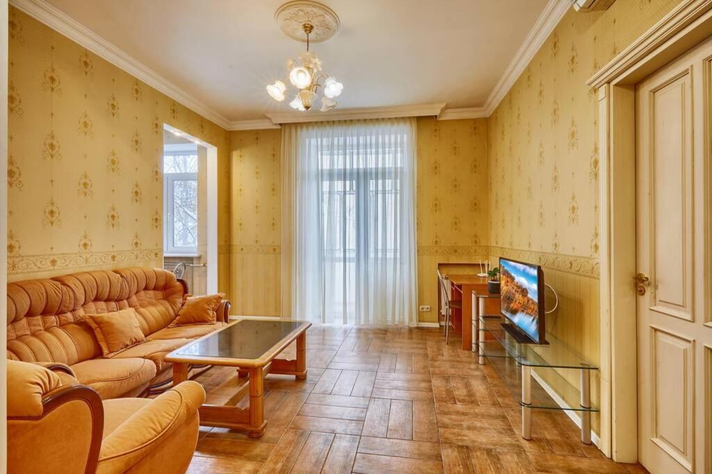 Apartment Near Bessarabsky Square เคียฟ ภายนอก รูปภาพ
