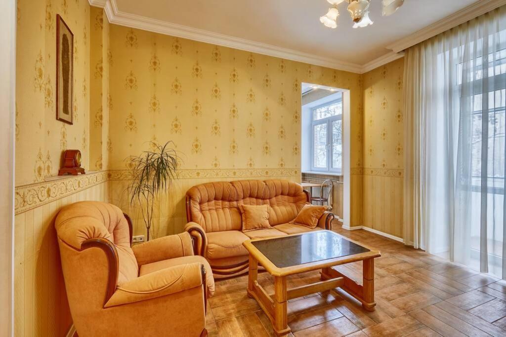 Apartment Near Bessarabsky Square เคียฟ ภายนอก รูปภาพ