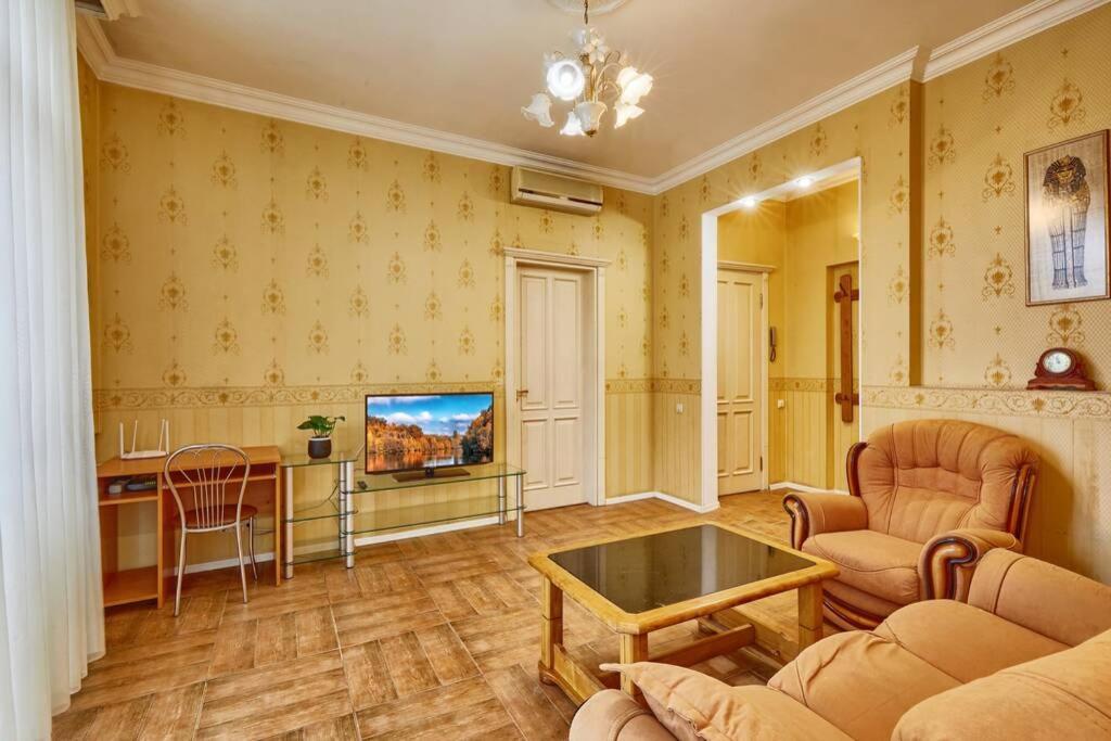 Apartment Near Bessarabsky Square เคียฟ ภายนอก รูปภาพ
