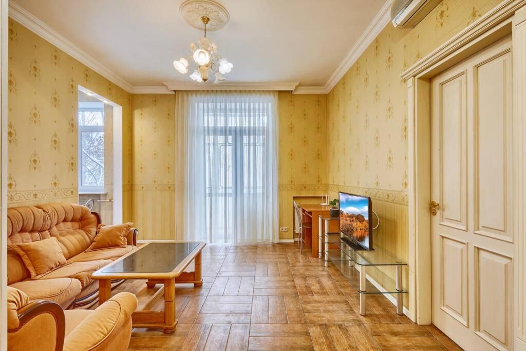 Apartment Near Bessarabsky Square เคียฟ ภายนอก รูปภาพ