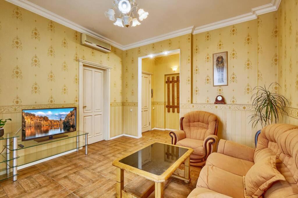 Apartment Near Bessarabsky Square เคียฟ ภายนอก รูปภาพ